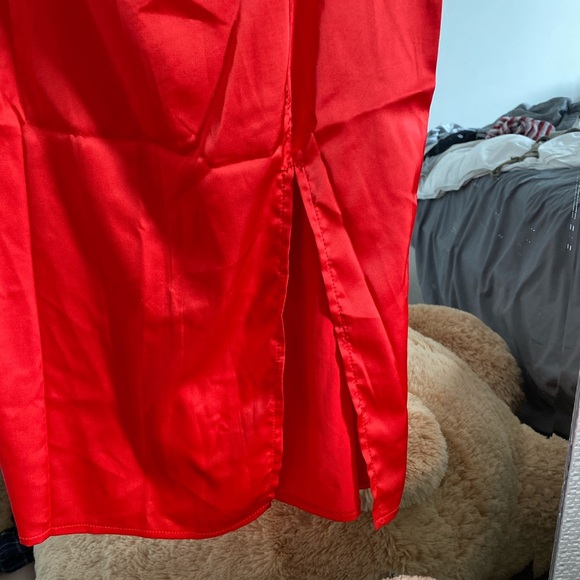 RED BODYCON DRESS - Picture 2 of 5